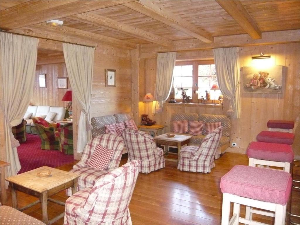 Aux Ducs De Savoie Hotel 4*
