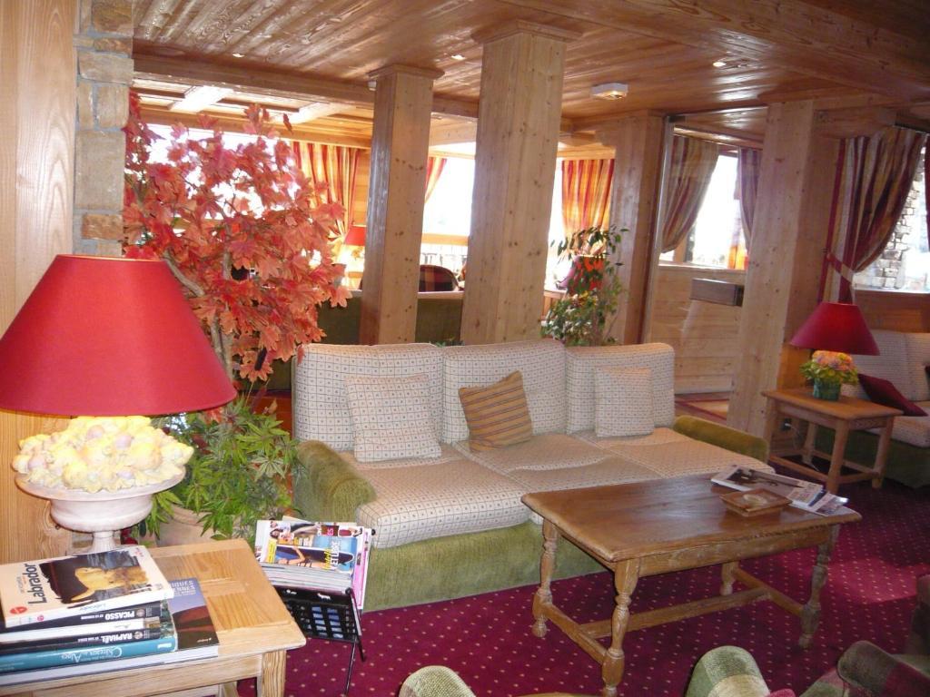 Hotel Aux Ducs De Savoie 4*