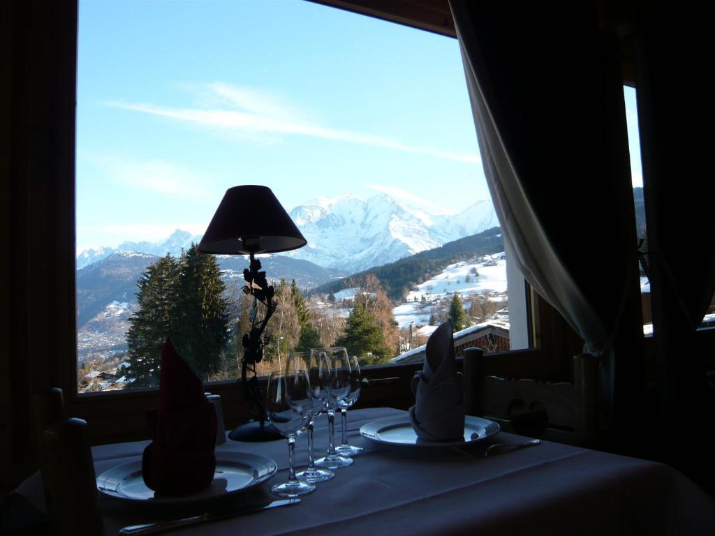 Hotel Aux Ducs De Savoie 4*