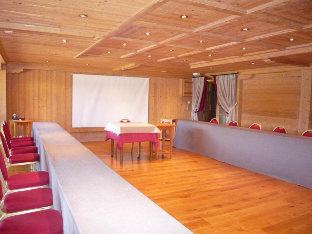 Aux Ducs De Savoie Hotel