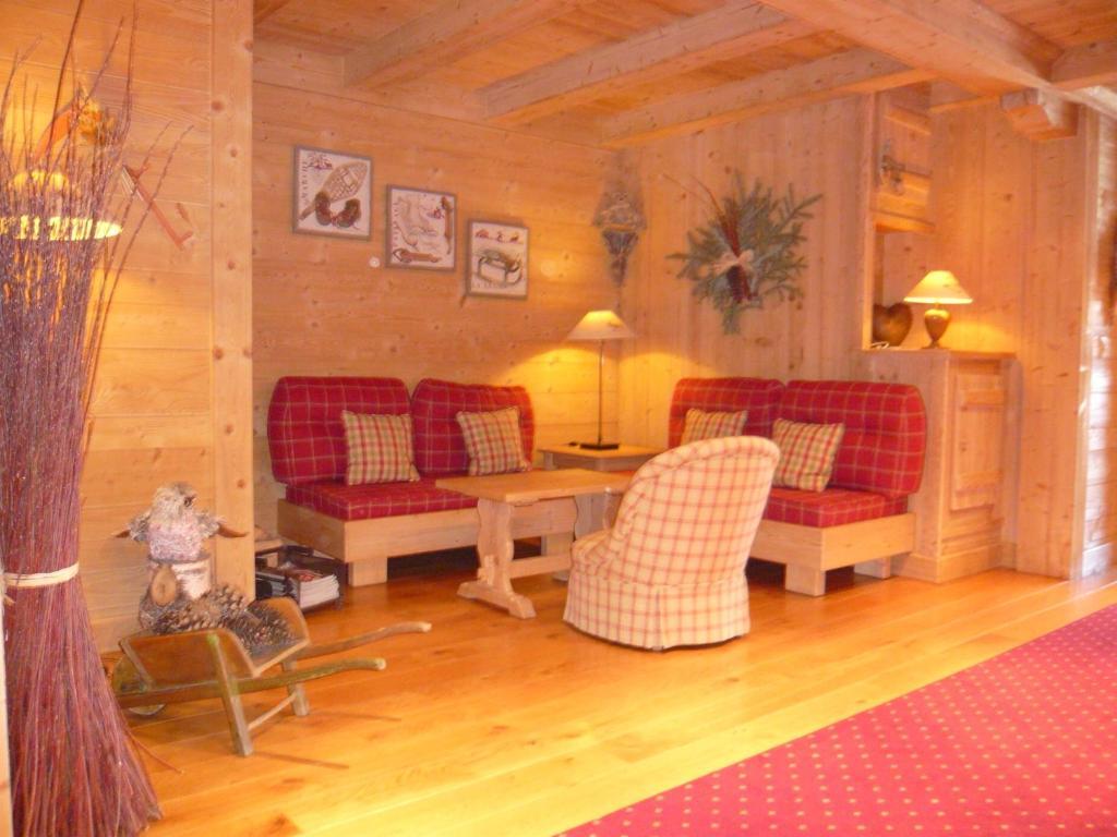 Aux Ducs De Savoie Hotel 4*